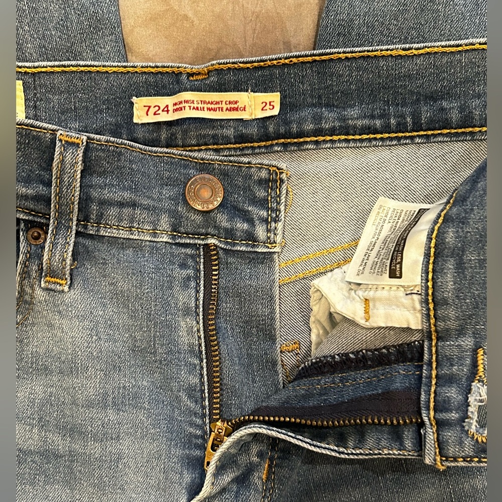 Levi’s 724 high rise straight jeans